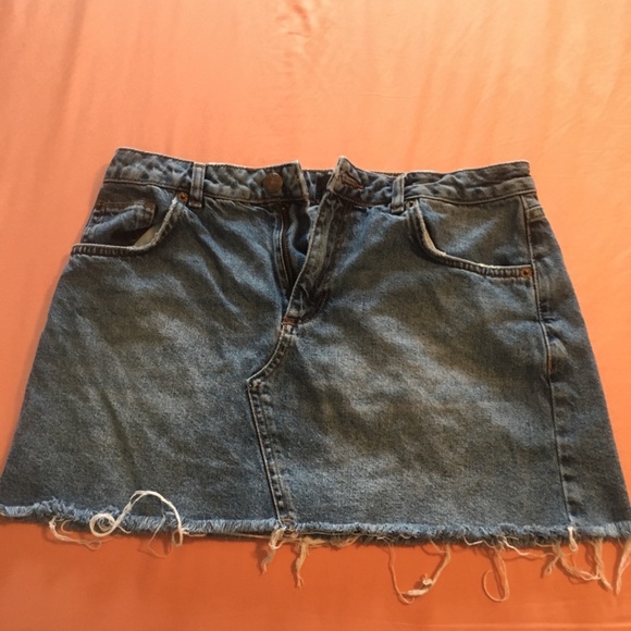 Urban Outfitters BDG denim raw-edge mini skirt - Picture 3 of 5